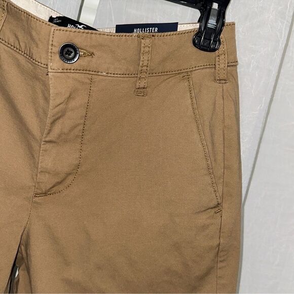 Hollister 28” Khaki Flat Front Epic Flex 9” Shorts - Picture 5 of 10